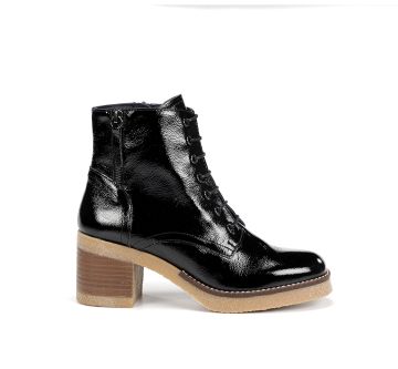 Elegant black patent leather boots with heels - perfect for every day!DORKING (SKU)9186