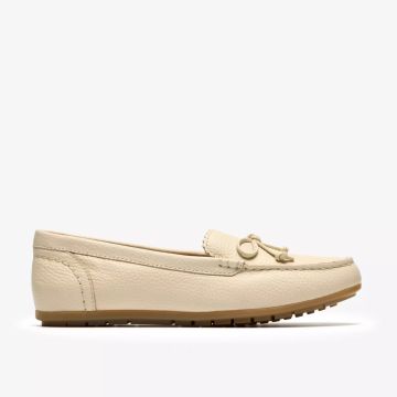 Cream loafers: Classic comfort and style!CLARKS (SKU)26186932