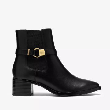 Elegant black women's ankle boot in genuine leather for style and supreme comfort! CLARKS (SKU) 26320242