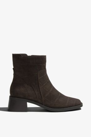 Elegant brown women’s ankle boot with a stable mid-heel – comfort and style. REGARDE LE CIEL (SKU) LILLA01