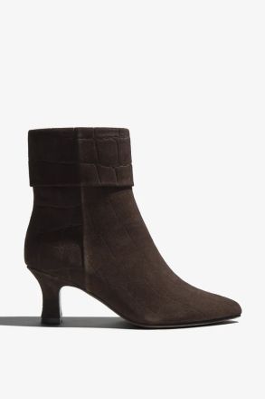 Elegant women's ankle boot in dark brown, featuring a comfortable heel. REGARDE LE CIEL (SKU) HADLEY01.