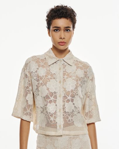 Women's short shirt made of woven floral details - style and elegance ACCESS FASHION (SKU) 7064