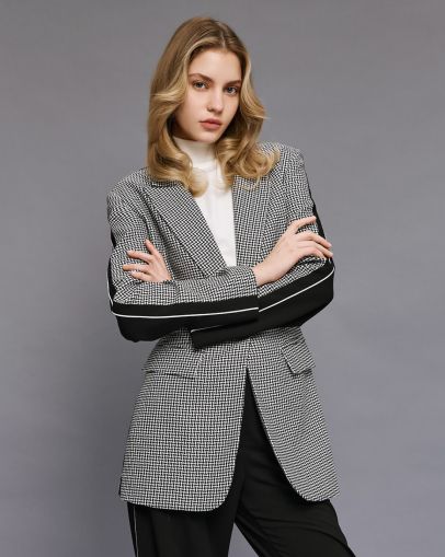 Stylish women's blazer with piping - elegance and comfort ACCESS FASHION (SKU) 1000