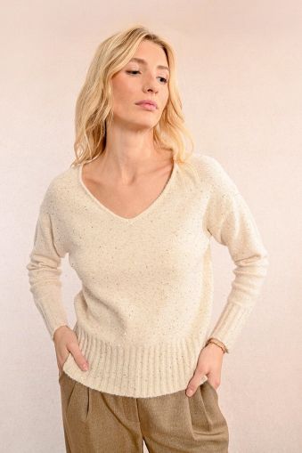 Fine women's sweater with a V-neck - an elegant choice MOLLY BRACKEN (SKU) LA1590DN