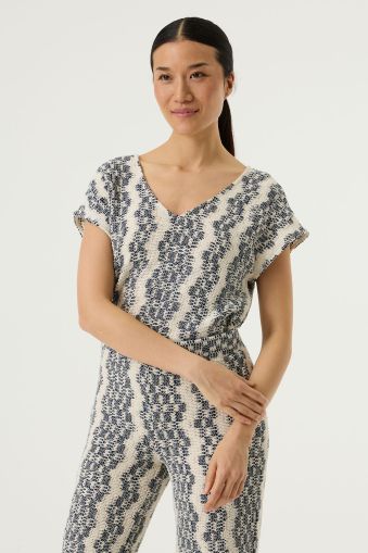 Women's blouse with V-neck and short sleeves GARCIA (SKU) O260004