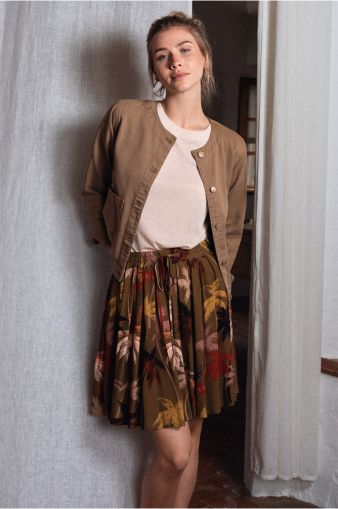 Дамска къса плисирана пола - стил, комфорт и свежест MOLLY BRACKEN (SKU) T2210EE