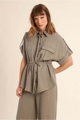 Women's short-sleeved shirt made of breathable viscose in military color MOLLY BRACKEN (SKU) LA1957EP