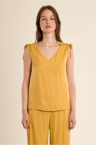 Women's V-neck top - Elegant, stylish and comfortable MOLLY BRACKEN (SKU) LA211BEP