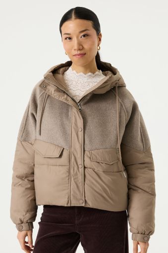 Women’s Quilted Hooded Jacket – Warm, Stylish, and Modern – GARCIA (SKU) GJ2600904