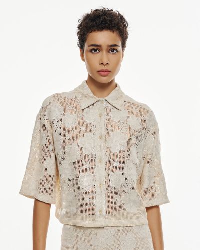Women's short shirt made of woven floral details - style and elegance ACCESS FASHION (SKU) 7064
