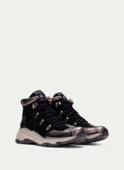 Black women's sneakers - sporty style and comfort!HISPANITAS (SKU)254323.