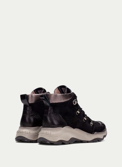 Black women's sneakers - sporty style and comfort!HISPANITAS (SKU)254323.