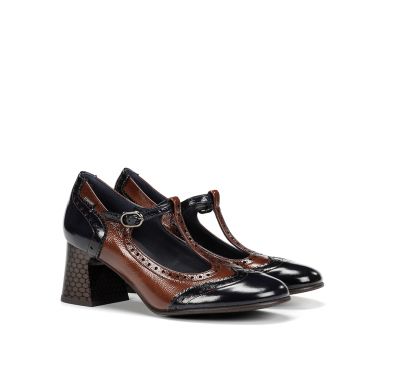 Elegant two-tone heeled shoes - style and comfort!DORKING (SKU)9618