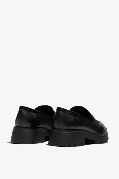 Black women's loafers - elegant and comfortable!REGARDE LE CIEL (SKU)LETICIA07
