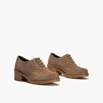 Light brown shoes with a thick heel - elegance and comfort!PITILLOS (SKU)20226