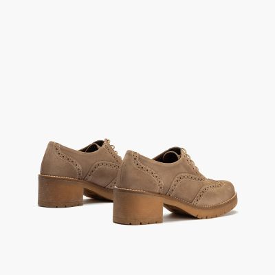 Light brown shoes with a thick heel - elegance and comfort!PITILLOS (SKU)20226