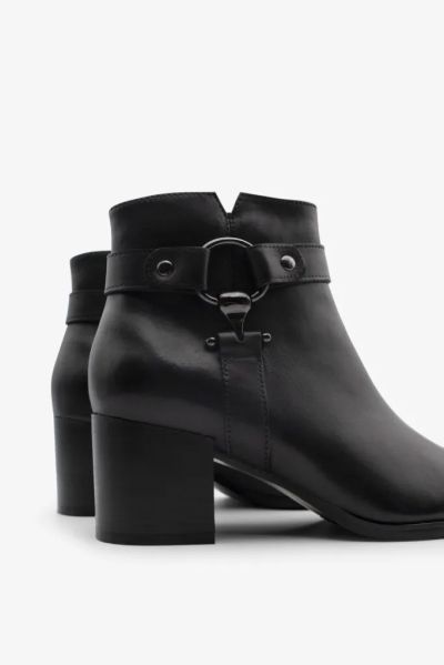 Elegant black boots - style and comfort in one! REGARDE LE CIEL (SKU)TAYLOR35