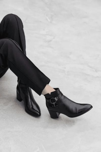 Elegant black boots - style and comfort in one! REGARDE LE CIEL (SKU)TAYLOR35
