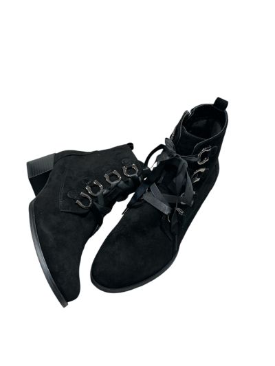 Elegant suede lace-up boots - comfort and style!REGARDE LE CIEL (SKU)JOLENE30