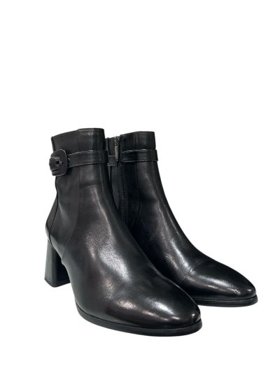 Black heeled boots - elegant and stylish!REGARDE LE CIEL (SKU)MILLIE11