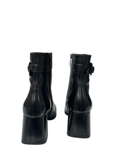 Black heeled boots - elegant and stylish!REGARDE LE CIEL (SKU)MILLIE11
