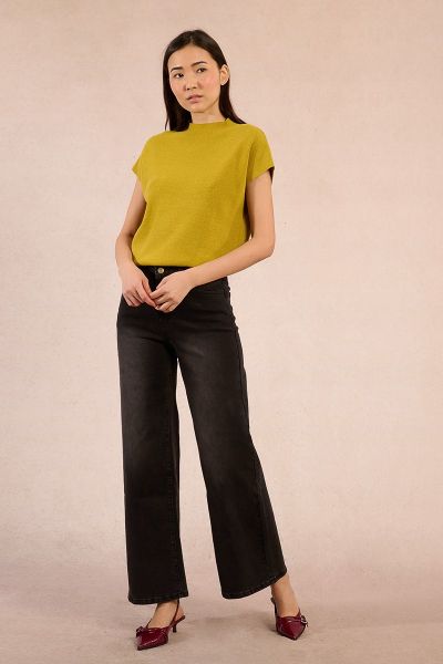 Slim sleeveless lime sweater: Elegant comfort with a high collar MOLLY BRACKEN (SKU) E1616DN