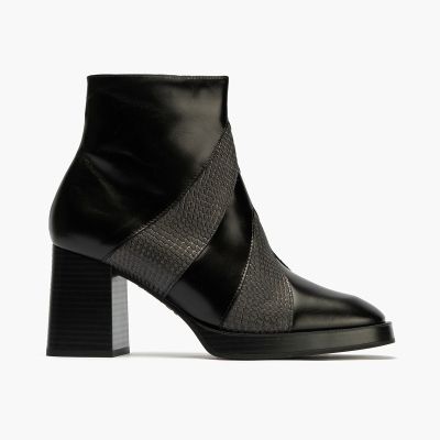 Elegant black leather heeled boots - the perfect choice!PITILLOS (SKU)10863