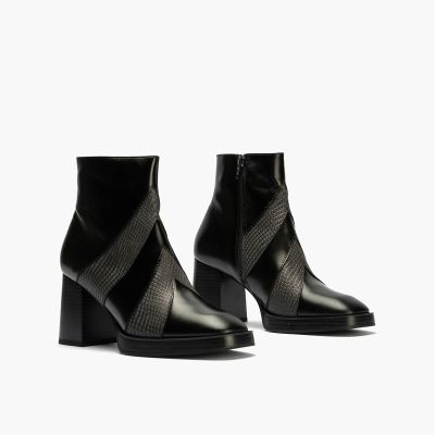 Elegant black leather heeled boots - the perfect choice!PITILLOS (SKU)10863