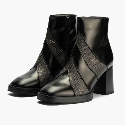 Elegant black leather heeled boots - the perfect choice!PITILLOS (SKU)10863