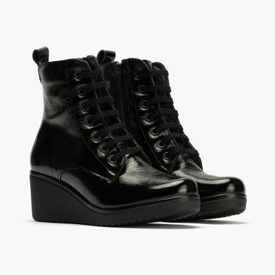 Черни лачени боти на платформа - елегантни и удобни!PITILLOS (SKU)20234