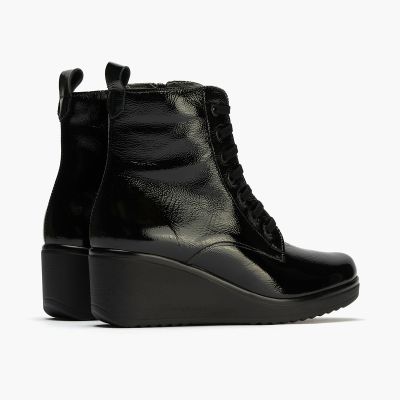 Черни лачени боти на платформа - елегантни и удобни!PITILLOS (SKU)20234