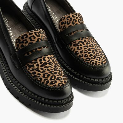 Black loafer with leopard accent - style and comfort!PITILLOS (SKU)10796