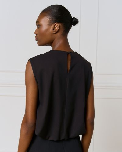 Къс Черен Плисиран Топ - Елегантен и Стилен ACCESS FASHION (SKU) 2052