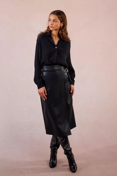 Черна елегантна риза с V-образно деколте - стил и изящество MOLLY BRACKEN (SKU)LAF126DN