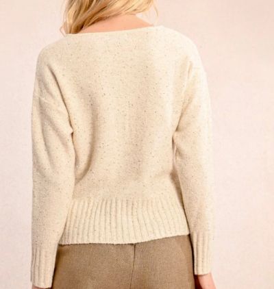 Fine women's sweater with a V-neck - an elegant choice MOLLY BRACKEN (SKU) LA1590DN