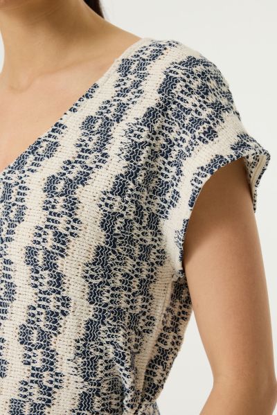 Women's blouse with V-neck and short sleeves GARCIA (SKU) O260004