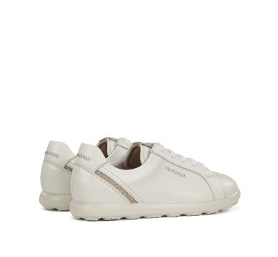 Бели дамски спортни обувки за всеки ден - удобство и стил!FLUCHOS (SKU)2438