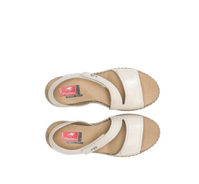 Кремави сандали на платформа - елегантни и удобни!FLUCHOS (SKU)2137.