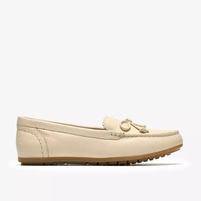 Cream loafers: Classic comfort and style!CLARKS (SKU)26186932