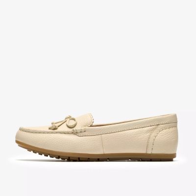 Cream loafers: Classic comfort and style!CLARKS (SKU)26186932