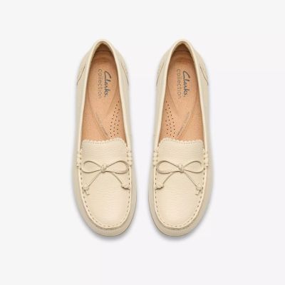 Cream loafers: Classic comfort and style!CLARKS (SKU)26186932