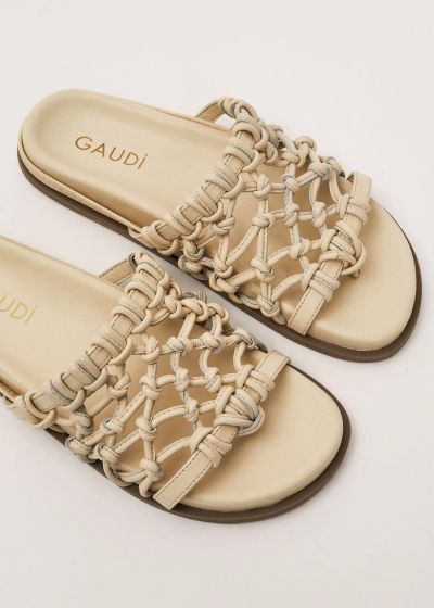 Бежови сандали от плетена кожа - елегантен комфорт GAUDI (SKU) V63655040