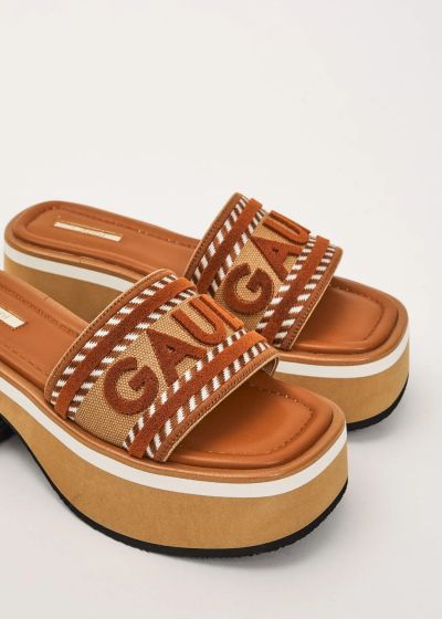 Кафяви дамски чехли на платформа - елегантно удобство GAUDI (SKU) V6365090