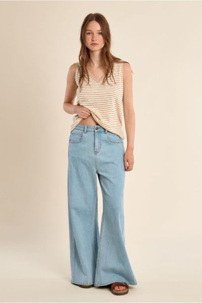 Топ с V-образно деколте: Елегантен и стилен избор за всеки ден MOLLY BRACKEN (SKU) M160EE