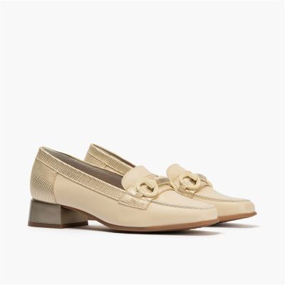 Beige high heels: Elegant and comfortable for any occasion.PITILLOS (SKU011150