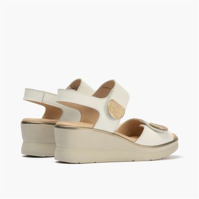 Бели сандали на платформа - елегантност и комфорт!PITILLOS (SKU)11064