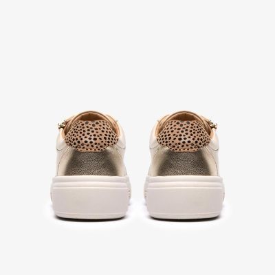 Бежови ежедневни обувки - стил и комфорт CLARKS (SKU)26185914