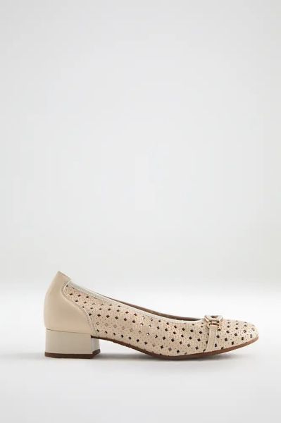 Бежови обувки с нисък ток - елегантни и удобни!PITILLOS (SKU)11123