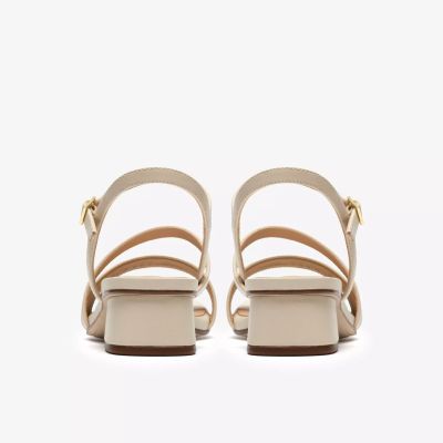 Beige elegant sandals with a low heel - comfort and style! CLARKS (SKU)26186118