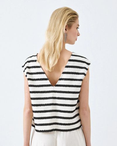 Блуза с Контраст и V образен гръб - Елегантност и Комфорт ACCESS FASHION (SKU) 2093